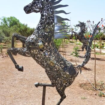 Escultura titulada "Sculpture écheval c…" por Hassan Laamirat, Obra de arte original, Metales