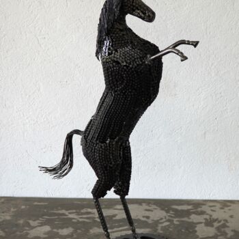 Scultura intitolato "Petit cheval cabre…" da Hassan Laamirat, Opera d'arte originale, Metalli