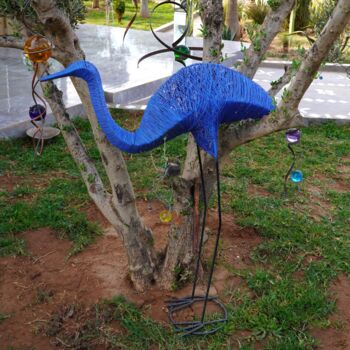 Escultura intitulada "flamant bleu en mét…" por Hassan Laamirat, Obras de arte originais, Metais