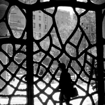 Photographie intitulée "BARCELONA GAUDI CAS…" par Herve Donnezan, Œuvre d'art originale, Photographie argentique