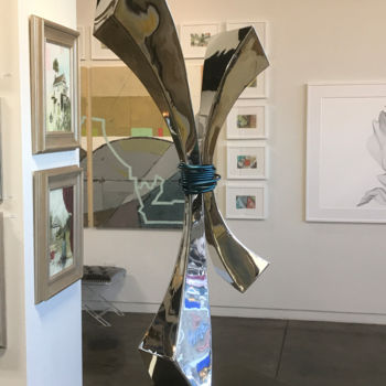Skulptur mit dem Titel "Soul Tie" von Hunter Brown, Original-Kunstwerk, Metalle