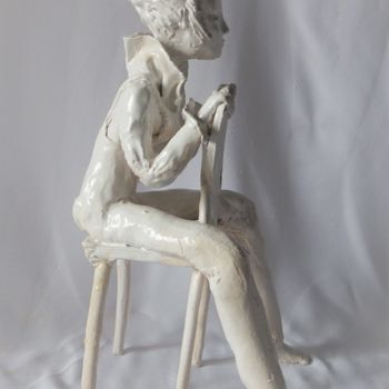 Escultura titulada "fille assise 1" por Isabelle Zwang, Obra de arte original, Cerámica