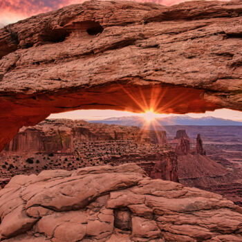 Fotografía titulada "Mesa Arch Sunrise" por James H Egbert, Obra de arte original, Fotografía digital