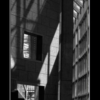 Fotografia intitulada "Sun and Shadow" por Janos Gardonyi, Obras de arte originais