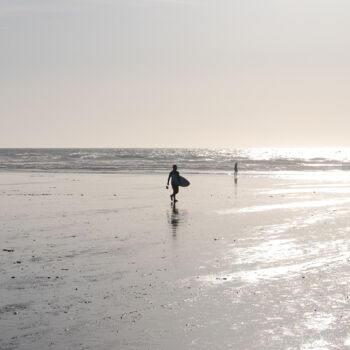 Photographie intitulée "Surfer / Newquay" par Jean-Charles Hecquet, Œuvre d'art originale, Photographie non manipulée