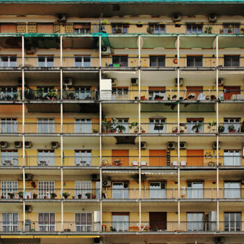 Photographie intitulée "façade jaune" par Jean-Marie Virat, Œuvre d'art originale, Photographie numérique