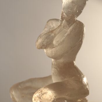 Sculptuur getiteld "Alessia pensive lam…" door Jean Pierre Picheny, Origineel Kunstwerk, Gietwerk