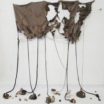 Sculpture intitulée "A decadência flutua" par Jessica Guerreiro, Œuvre d'art originale, Tissu