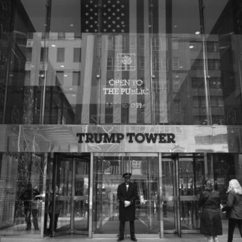 Fotografía titulada "Trump Tower-New Yor…" por Jo Tuck, Obra de arte original, Fotografía digital