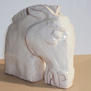 Sculptuur getiteld "WARHORSE I" door Jonathan Wain, Origineel Kunstwerk, Keramiek