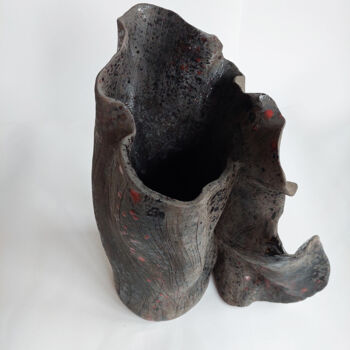 Skulptur mit dem Titel "Volcano composition" von Julia Klyueva, Original-Kunstwerk, Keramik