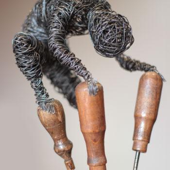 Sculptuur getiteld "Heavy work (33x20x2…" door Karen Axikyan, Origineel Kunstwerk, Metalen