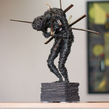Rzeźba zatytułowany „Overcoming pain (40…” autorstwa Karen Axikyan, Oryginalna praca, Metale