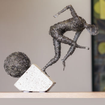 Sculptuur getiteld "Competition (31x11x…" door Karen Axikyan, Origineel Kunstwerk, Beton