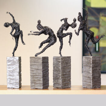 雕塑 标题为“Poses 32x10x9cm 4.7…” 由Karen Axikyan, 原创艺术品, 金属