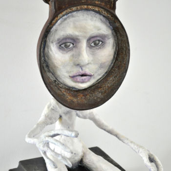 Skulptur mit dem Titel "Le Poids de la Perf…" von Karine Krynicki, Original-Kunstwerk, Metalle