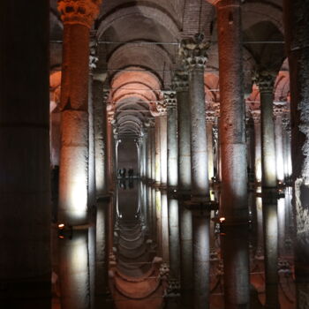 Photographie intitulée "Basilica Cistern" par Lavinia, Œuvre d'art originale, Photographie non manipulée