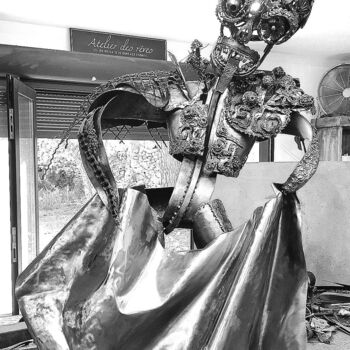Escultura titulada "Gladiapunktorero" por Le Petit Juan, Obra de arte original, Metales