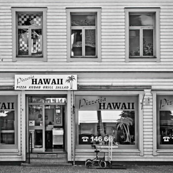 Photography titled "Pizzeria "Hawaii"" by Leopold Brix, Original Artwork, Digital Photography