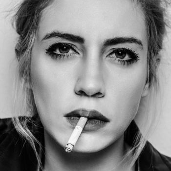 Photographie intitulée "Smoker II" par Lídia Vives, Œuvre d'art originale, Photographie numérique