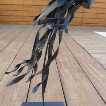 Sculpture titled "méduse PELAGIE" by Ludo, Original Artwork, Metals