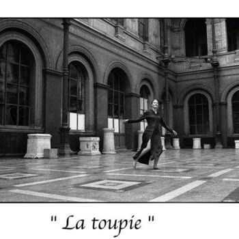 Photographie intitulée "La toupie (chapitre…" par Marc Acquaviva, Œuvre d'art originale