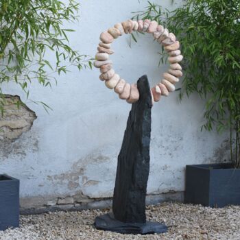 Sculpture titled "ANNEAU DE PIERRES" by Marc Mugnier, Original Artwork, Stone