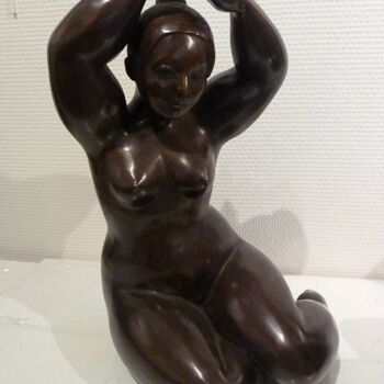Skulptur mit dem Titel "Lola" von Marie Saksik, Original-Kunstwerk, Bronze