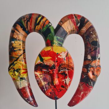 Sculpture titled "Kwele multicolores" by Maroschka Gillotte, Original Artwork, Acrylic