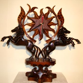 Skulptur mit dem Titel "desktop clock" von Angel Dobrev, Original-Kunstwerk, Holz