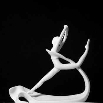 「The Eternal Present…」というタイトルの彫刻 Meraj Ali Choudhariによって, オリジナルのアートワーク, ストーン