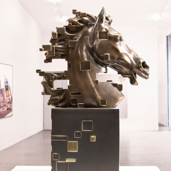 Skulptur mit dem Titel "Pixelated Horse" von Miguel Guía, Original-Kunstwerk, Bronze