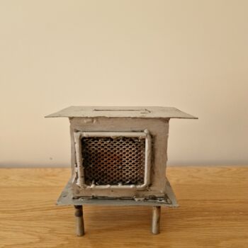 Rzeźba zatytułowany „Fireplace money bank” autorstwa Modern Art, Oryginalna praca, Metale Zamontowany na artwork_cat.