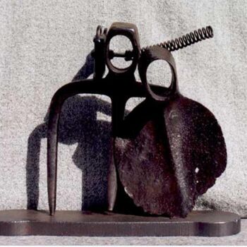 Sculpture titled "Couple à l'oiseau" by Myriam Schmaus, Original Artwork, Metals