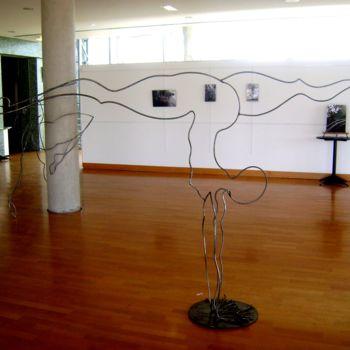 Sculpture titled "Equilibre" by Nadine Trescartes (fildefériste), Original Artwork, Metals