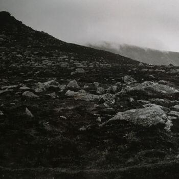 Photographie intitulée "Burren" par Nathalie Simon, Œuvre d'art originale, Photographie argentique Monté sur Carton
