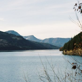 Photographie intitulée "Vue sur Serre-ponçon" par Delvoie Nicolas, Œuvre d'art originale, Photographie argentique