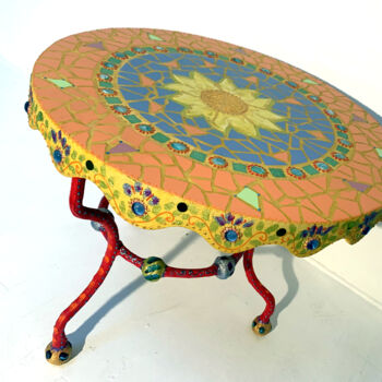 「table basse "tourne…」というタイトルのデザイン Odile Maffoneによって, オリジナルのアートワーク, 家具