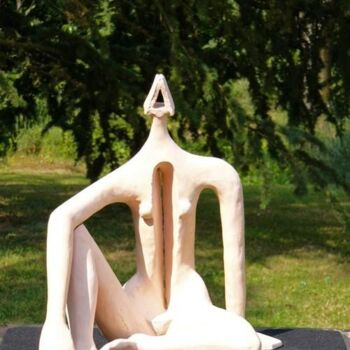 Sculpture titled "Le jour est de l'au…" by Pascal Borgo, Original Artwork, Clay