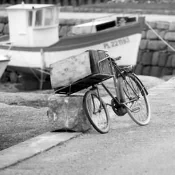 Fotografie getiteld "old bike (Bretagne…" door Pato Van Hecke, Origineel Kunstwerk