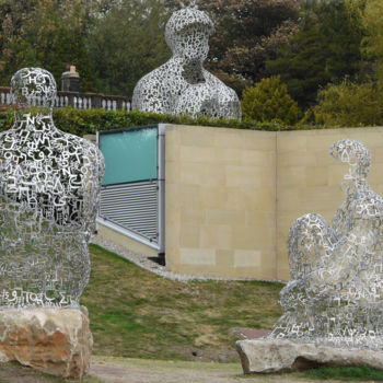 Скульптура под названием "Distant bust overlo…" - Kevin C Lee, Подлинное произведение искусства, Металлы