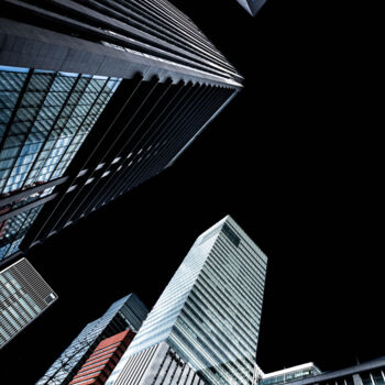 Fotografia intitulada "Tokyo Dark Sky 04" por Pierre Nadler, Obras de arte originais, Fotografia digital Montado em Outro pa…