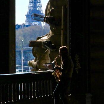 Фотография под названием "saxophoniste, Pont…" - Pierre-Yves Rospabé, Подлинное произведение искусства, Цифровая фотография