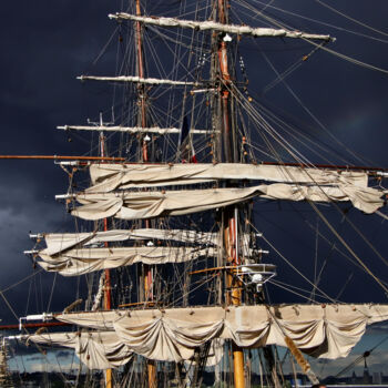 Fotografie mit dem Titel "Rouen, Armada, ciel…" von Pierre-Yves Rospabé, Original-Kunstwerk, Digitale Fotografie