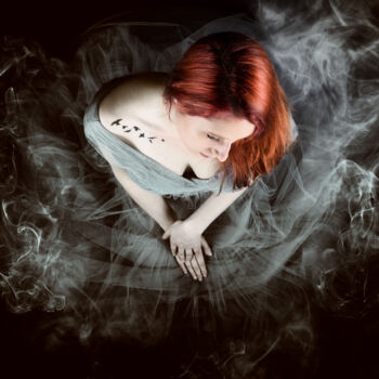"Smoking dress" başlıklı Fotoğraf Pierre-Yves Donzé tarafından, Orijinal sanat, Dijital Fotoğrafçılık