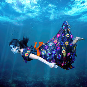 Photographie intitulée "La Catrina swims in…" par R&N Photography, Œuvre d'art originale, Photographie numérique