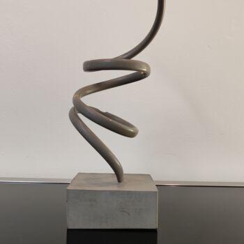 Skulptur mit dem Titel "Spirale" von Ramil Dayanov, Original-Kunstwerk, Zement