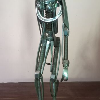 Skulptur mit dem Titel "Female" von Ranil Sugathapala, Original-Kunstwerk, Edelstahl
