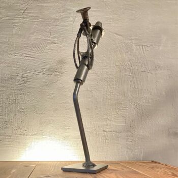 Skulptur mit dem Titel "'TuTuT'" von Rémy Rivet, Original-Kunstwerk, Metalle