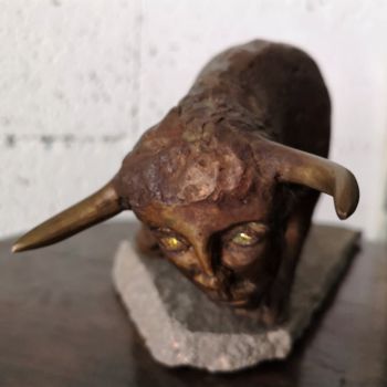 Escultura titulada "Buffalo" por Issro, Obra de arte original, Bronce